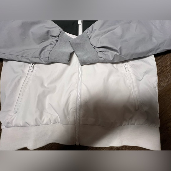 Nike Sportswear WindrunnerBig Kids' (Boys') Loose Hip-Length Hooded Jacket - Picture 4 of 4